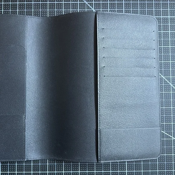 Louis Vuitton Desk Agenda Cover A5 insert size, Damier Black - Picture 7 of 13